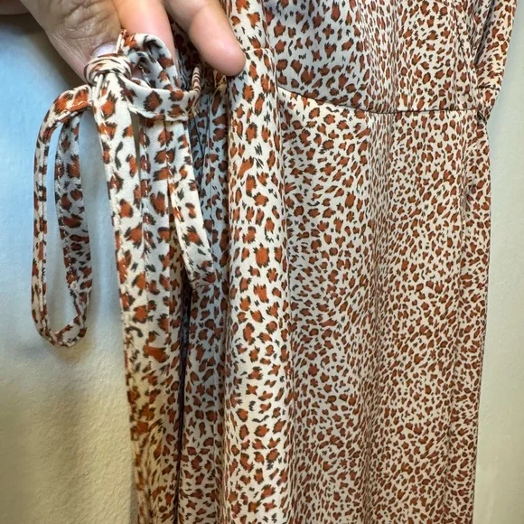 Printed Short-Sleeve Midi Dress in Brown - Picture 4 of 7